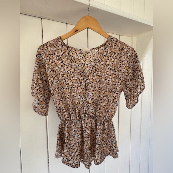 Sienna Sky Tan and Cream Puff Sleeve Fitted Blouse - Picture 4 of 6